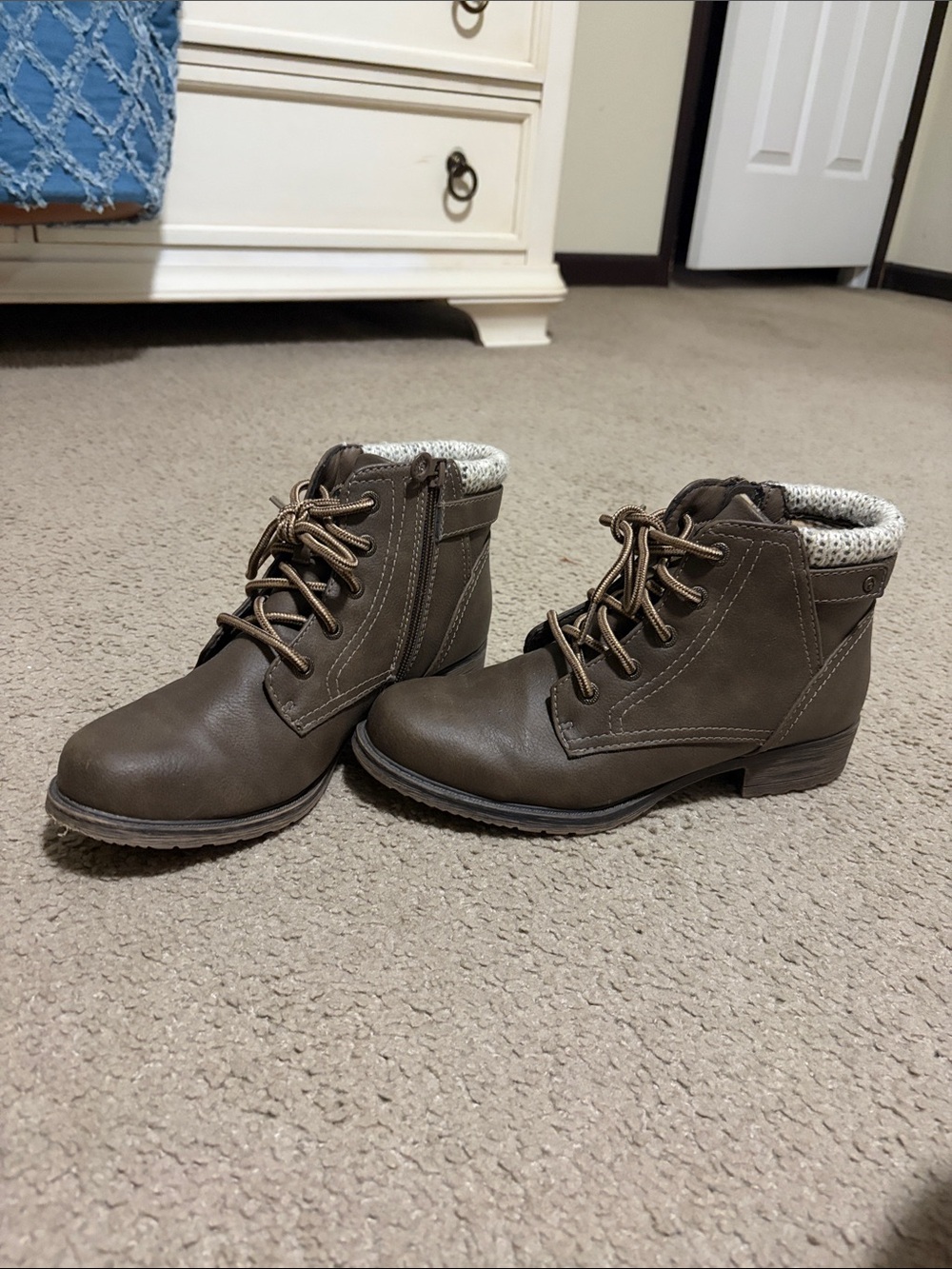 Sporto Brown Lace-Up Ankle Boots with Knit Collar